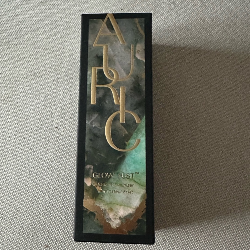 Nib Glow Lust™ Radiant Luminizer
Axinite - Deep Neutral